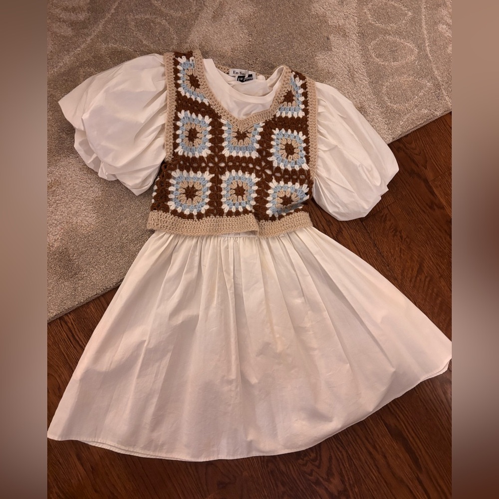 Women’s En Saison Dress with Crochet vest and puff sleeves